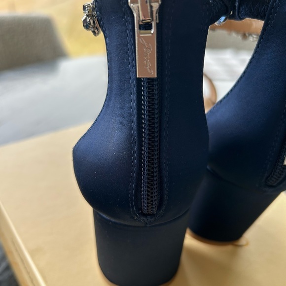 Royal blue 2” heel ankle strap , never worn , brand New . - Picture 4 of 4